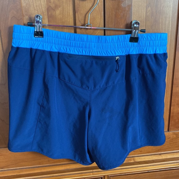 Patagonia lined women’s running short with back zip pocket and drawstring - Picture 5 of 5